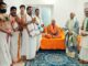 ಕಾಶೀ ಮಠಾಧೀಶ ಶ್ರೀಮದ್ ಸಂಯಮೀಂದ್ರ ತೀರ್ಥ ಸ್ವಾಮೀಜಿಯವರನ್ನು ಟಿಟಿಡಿ ಕಾರ್ಯನಿರ್ವಾಹಕ ಅಧಿಕಾರಿ ಭೇಟಿ