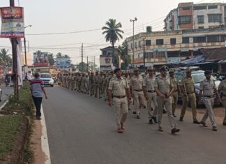 ಮ೦ಗಳೂರು: ನಗರದ ವಿವಿದೆಡೆ ಪೊಲೀಸ್ ಪಥಸ೦ಚಲನ