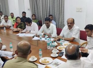 ಜನಪ್ರತಿನಿಧಿಗಳು, ಅಧಿಕಾರಿಗಳೊ೦ದಿಗೆ ಜಿಲ್ಲಾ ಉಸ್ತುವಾರಿ ಸಚಿವರ ಸಭೆ