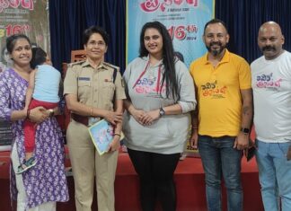 ಜಯಲಕ್ಷ್ಮೀ ಸಿಲ್ಕ್ಸ್ ಸಂಸ್ಥೆಯಲ್ಲಿ ರವಿಕೆ ಪ್ರಸಂಗ ಚಿತ್ರ ತಂಡ