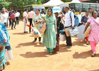 ದಕ್ಷಿಣ ಕನ್ನಡ ಕ್ಷೇತ್ರದಲ್ಲಿ ಅಚ್ಚುಕಟ್ಟಾಗಿ ನಡೆದ ಮಸ್ಟರಿಂಗ್ ಕಾರ್ಯ,ಮತಗಟ್ಟೆಗಳತ್ತ ತೆರಳಿದ ಸಿಬ್ಬಂದಿ
