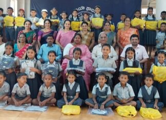 ಶಾಲಾ ಸಮವಸ್ತ್ರ, ಮತ್ತು ಪುಸ್ತಕ ವಿತರಣೆ
