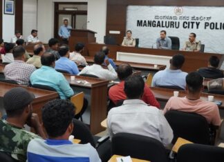 ಶಾಲಾ ಕಾಲೇಜುಗಳ ಮುಖ್ಯಸ್ಥರು,ಶಾಲಾ ವಾಹನ ಚಾಲಕರ ಸಭೆ