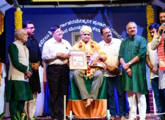 ಸುಣ್ಣoಬಳ ಹಾಗೂ ವಾದಿರಾಜ ರಿಗೆ ಮಸ್ಕತ್ ನಲ್ಲಿ ಬಿರುದು ಪ್ರದಾನ