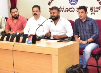 ಆಪಲ್ ಐ ಫೋನ್ ಸರ್ವಿಸ್ ಸೆಂಟರ್ ವಿರುದ್ಧ ಮೊಬೈಲ್ ರಿಟೇಲರ್ಸ್ ಪ್ರತಿಭಟನೆ