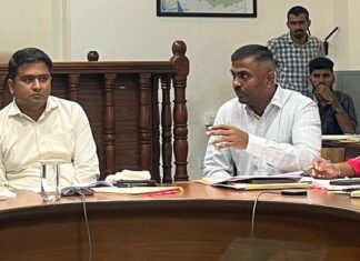 ಪೌರಕಾರ್ಮಿಕರಿಗೆ ರೂ. 5 ಲಕ್ಷದ ಆರೋಗ್ಯ ವಿಮೆ: ಜಿಲ್ಲಾಧಿಕಾರಿ ಸೂಚನೆ