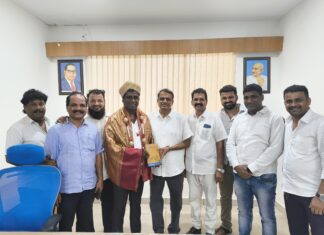ಮನಪಾ ವಿಪಕ್ಷ ನಾಯಕ ಅನಿಲ್ ಕುಮಾರ್ ಅವರಿಗೆ ಅಭಿನಂದನೆ ಸಲ್ಲಿಸಿದ ಮಂಜುನಾಥ ಭಂಡಾರಿ