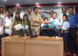 ಕುತ್ಲೂರು ಶಾಲಾಮಕ್ಕಳಿಗೆ ನೋಟ್ ಬುಕ್ ಕಲಿಕಾ ಸಾಮಾಗ್ರಿ ವಿತರಣೆ