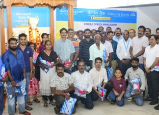 ಕೆನರಾ ಬ್ಯಾಂಕ್ ವತಿಯಿಂದ ಪತ್ರಿಕಾ ವಿತರಕರಿಗೆ ರೈನ್ ಕೋಟ್ ವಿತರಣೆ