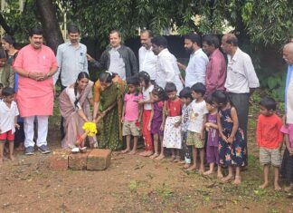 ಅಂಗನವಾಡಿ ಕೇಂದ್ರದ ಕೊಠಡಿಯ ಶಿಲನ್ಯಾಸ
