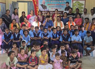 ಮಕ್ಕಳಿಗೆ ಶಾಲಾ ಸಾಮಗ್ರಿ ವಿತರಣೆ