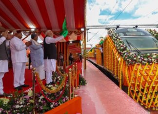 ಮೂರು ಹೊಸ ವಂದೇ ಭಾರತ್ ಎಕ್ಸ್ಪ್ರೆಸ್ ರೈಲುಗಳಿಗೆ ಪ್ರಧಾನಿ ಮೋದಿ ಹಸಿರು ನಿಶಾನೆ