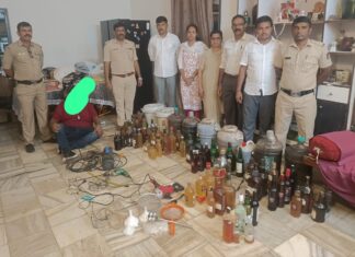 ನಕಲಿ ವೈನ್ ತಯಾರಿ ಅಡ್ಡೆಗೆ ದಾಳಿ: ನಕಲಿ ವೈನ್ ವಶ