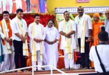 ಮಕ್ಕಳಿಗೆ ಪ್ರಕೃತಿ ಮತ್ತು ಎಲ್ಲಾ ಜೀವಿಗಳನ್ನು ಪ್ರೀತಿಸುವುದನ್ನು ಕಲಿಸಿ: ಮಾತಾ ಅಮೃತಾನಂದಮಯಿ ದೇವಿ