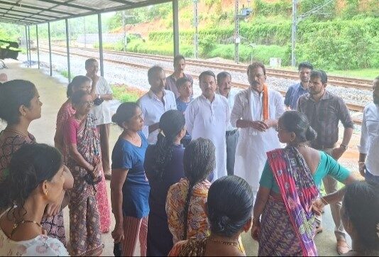 ಪಡೀಲ್ ರೈಲು ನಿಲ್ದಾಣಕ್ಕೆ ಪಂಚಗಂಗಾ ಎಕ್ಸ್ಪ್ರೆಸ್ ನಿಲುಗಡೆ ನೀಡಿ; ಸ್ಥಳೀಯರ ದಶಕಗಳ ಬೇಡಿಕೆಗೆ ನ್ಯಾಯ ಒದಗಿಸಿ: ಎಂಎಲ್ಸಿ ಪಿ.ವಿ. ಮೋಹನ್